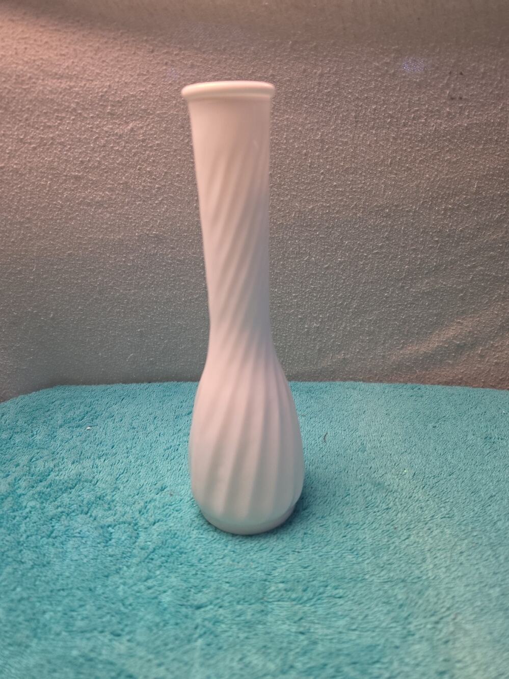 Vintage Hoosier Glass White Milk Glass Swirl Bud Vase 4094 Mid Century Modern 9"
